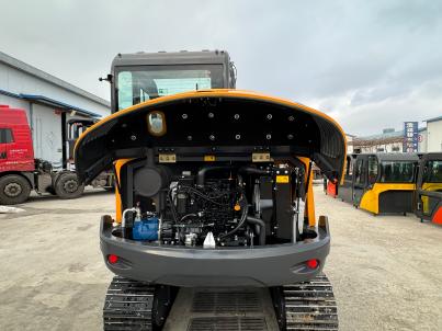 5.5 Ton space-saving excavator