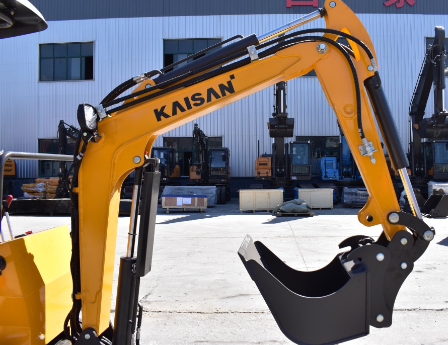 space-saving excavatotr