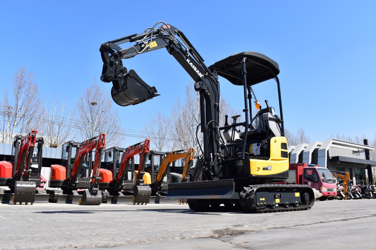 Miniexcavadora KN18 para trabajos de excavación en granjas y terrenos pequeños