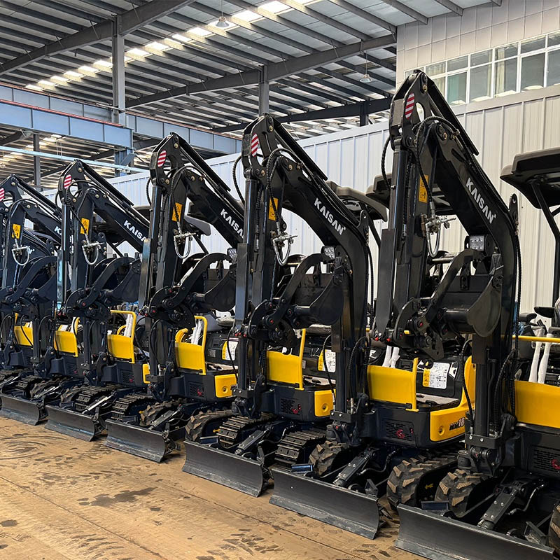 Excavator mini dengan pemutus hidrolik