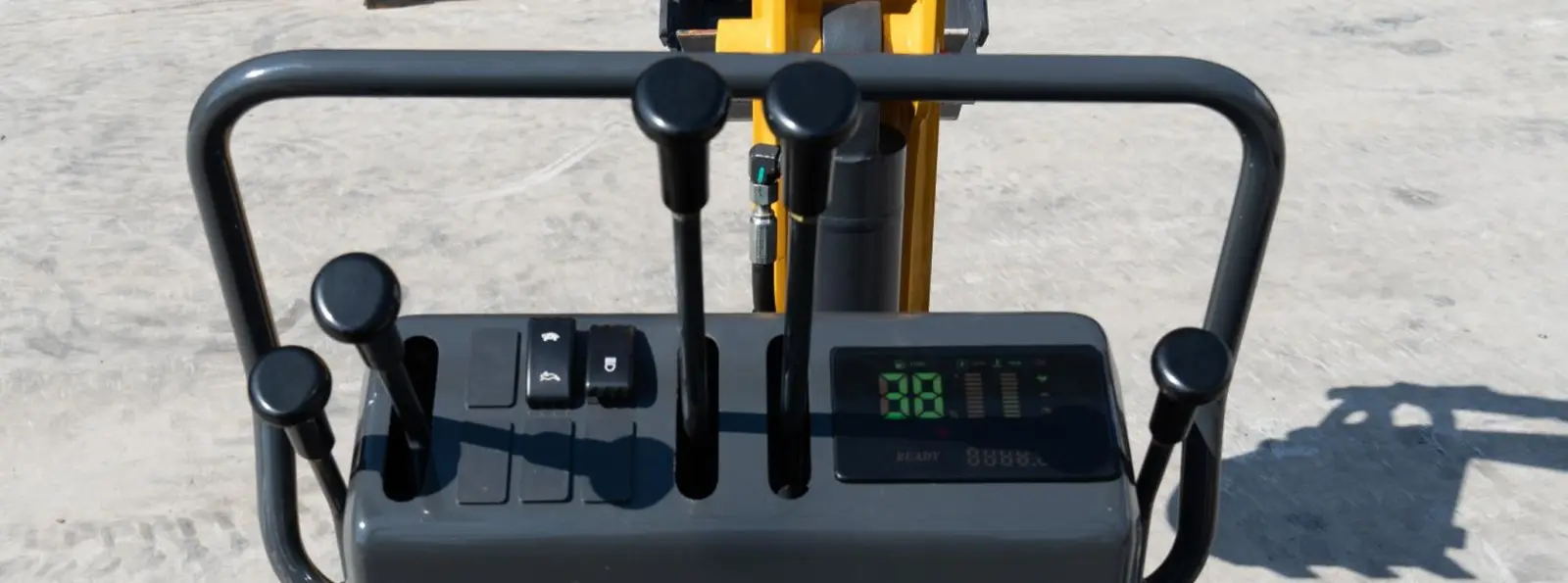 Chi tiết máy xúc KN12-9