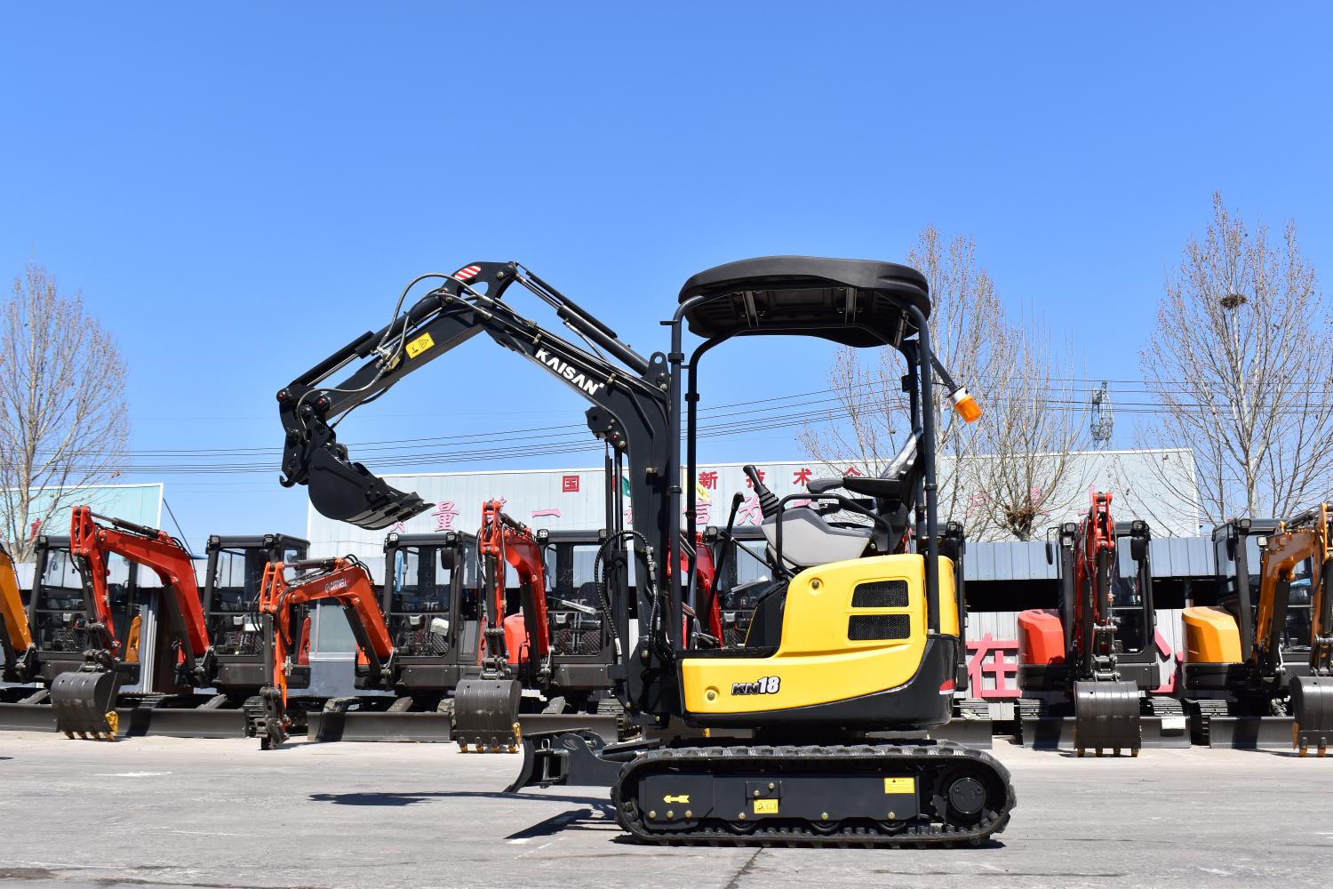 Miniexcavadora KN18 para trabajos de excavación en granjas y terrenos pequeños