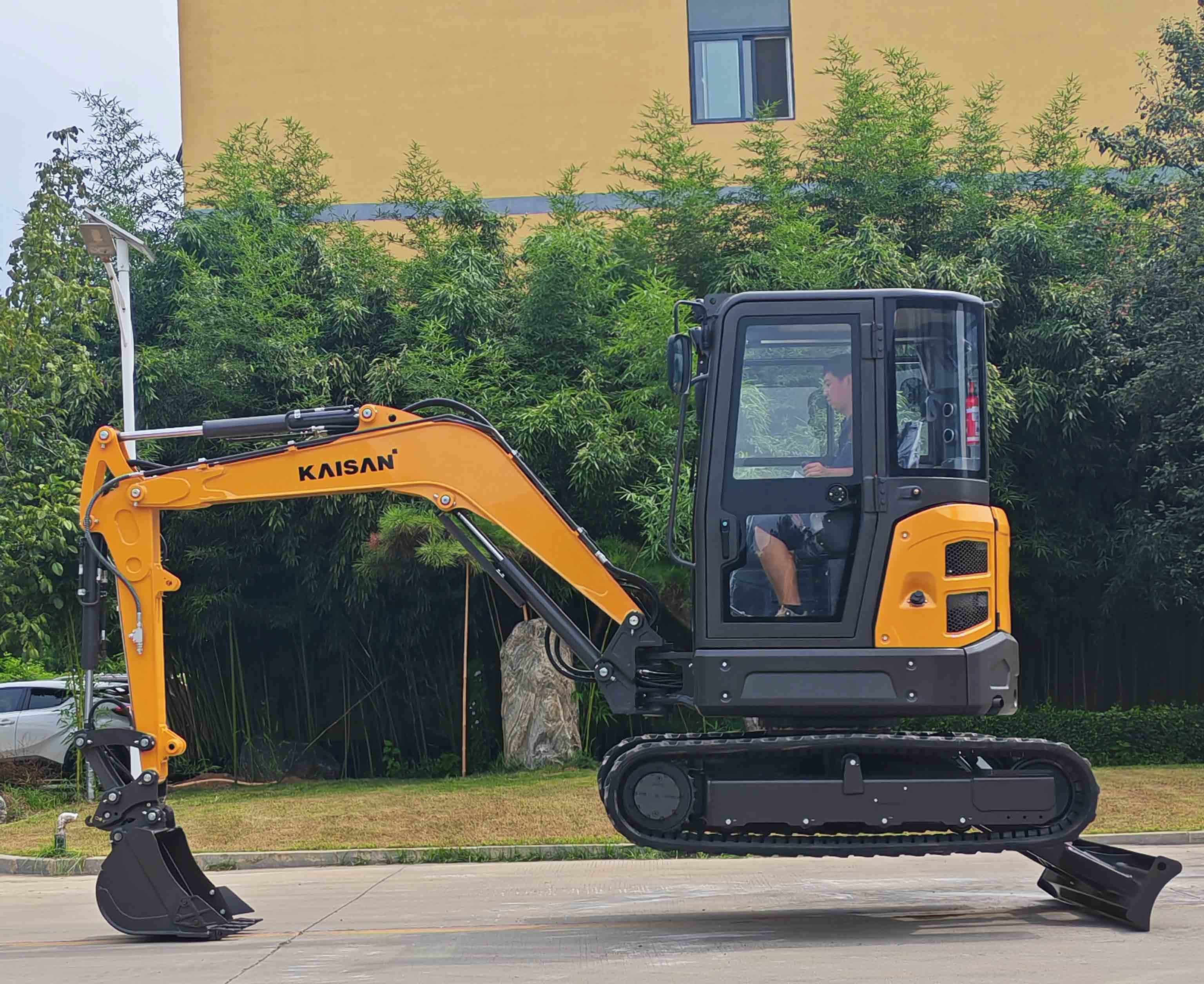 3.5 ton excavator.jpg