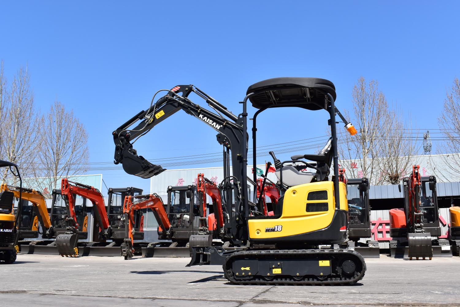 Miniexcavadora KN18 para trabajos de excavación en granjas y terrenos pequeños
