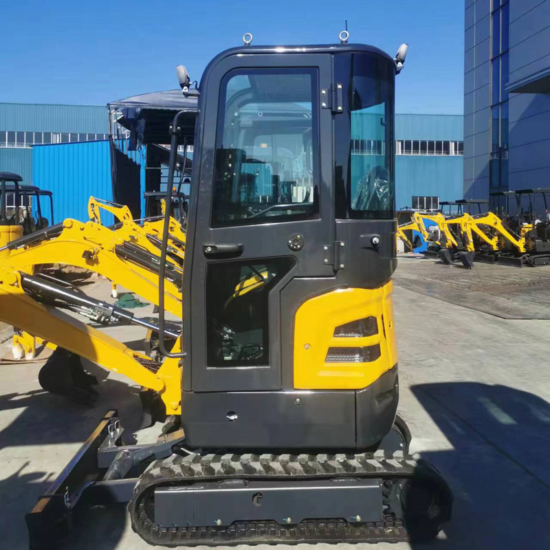 Мини-экскаватор с дизельным двигателем, соответствующий стандартам EPA, грузоподъемностью 2,5 тонны.