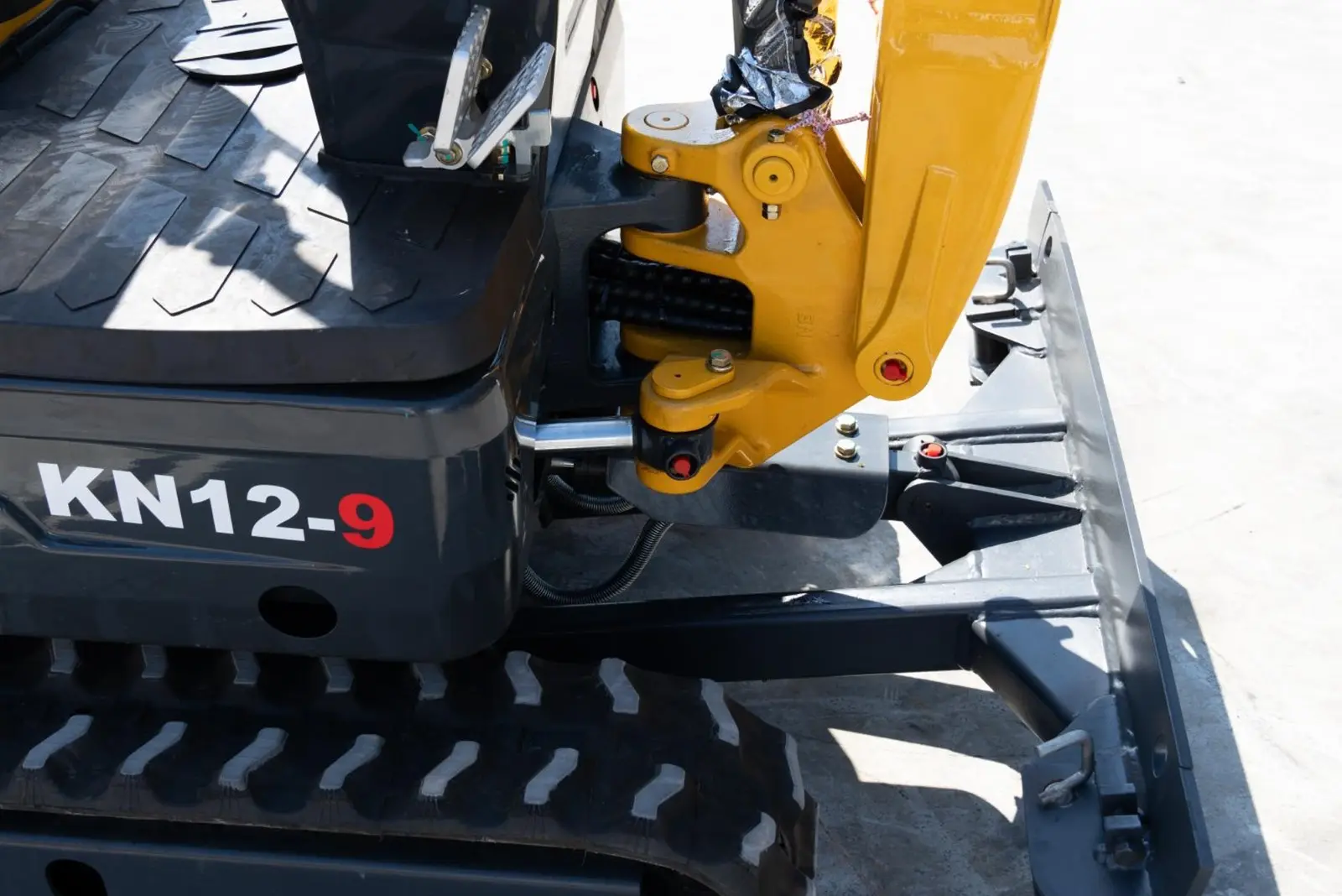 Chi tiết máy xúc KN12-9